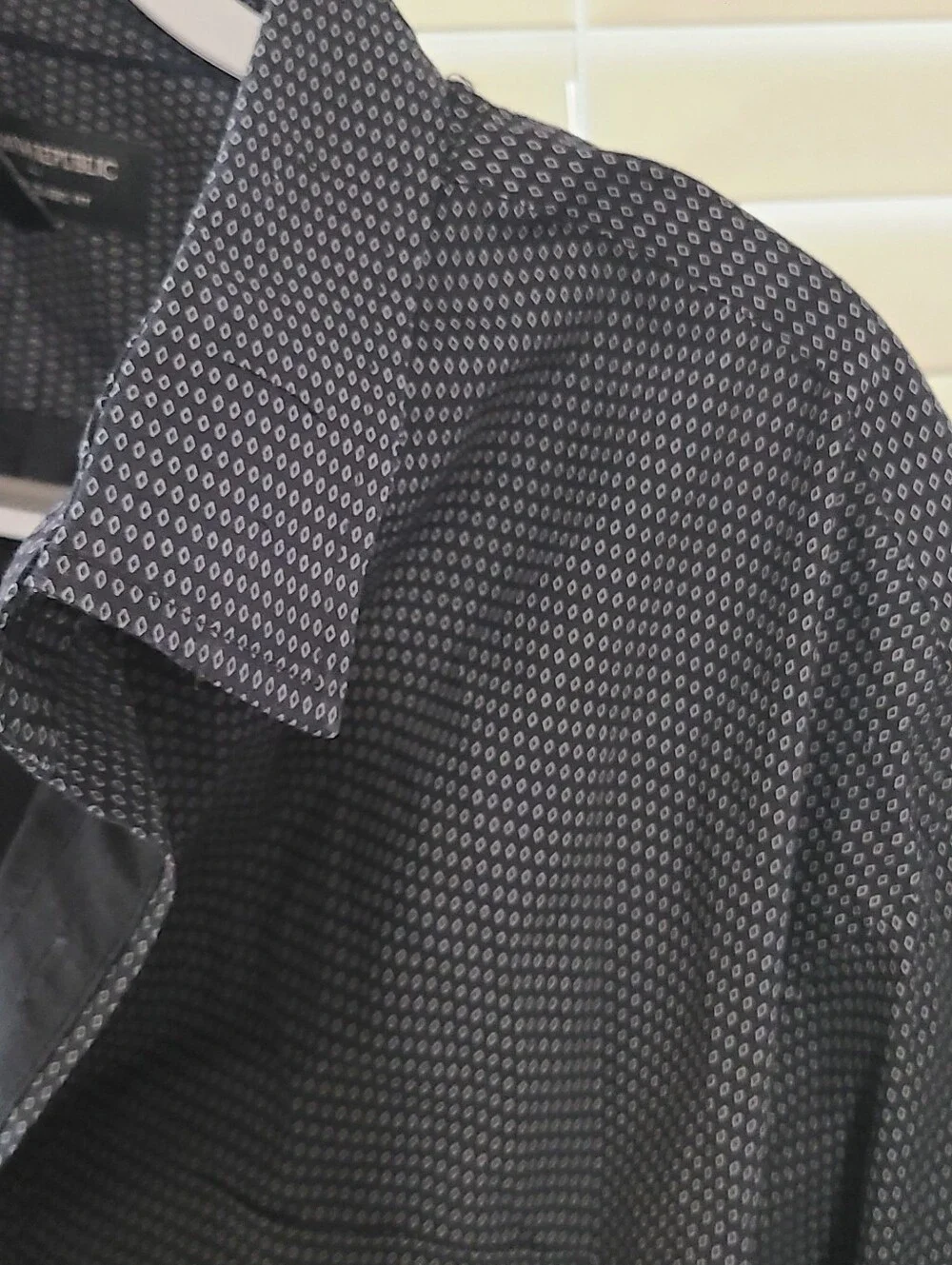Banana Republic men's long sleeve Micro Pattern button-up shirt
